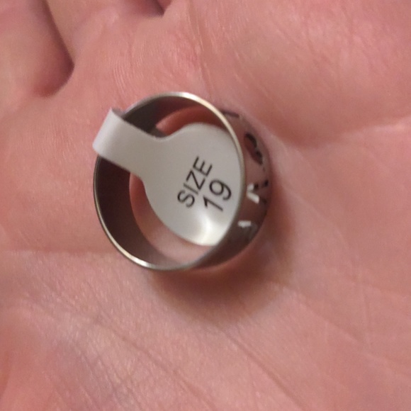 Love Ring NWT Stainless Steel Size 19 Women's Jewelry - Picture 5 of 5